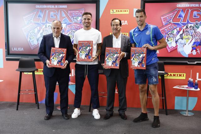 Saúl Ñíguez y David Soria apadrinan el nuevo álbum de cromos de LaLiga EA  Sports