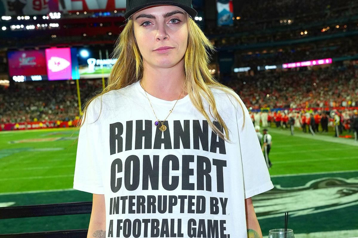 Cara Delevingne Supports Pregnant Rihanna at Super Bowl in Fenty Shirt