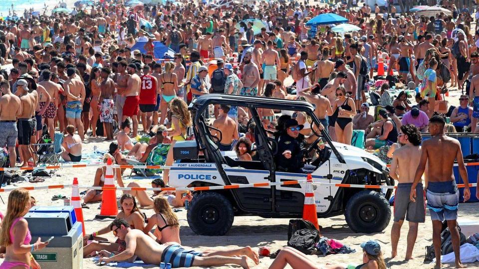 Cientos de personas en las playas