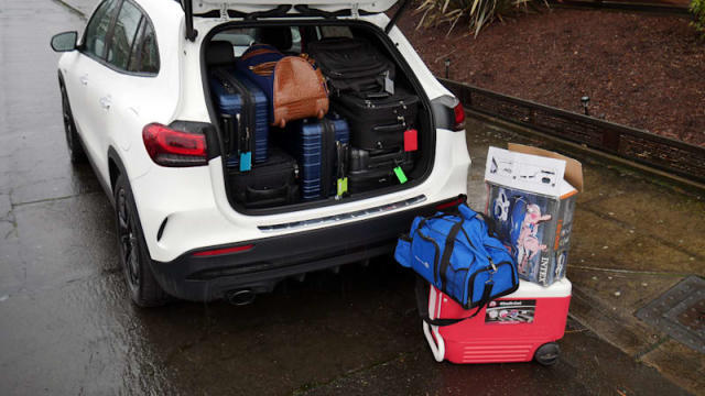 Mercedes-Benz GLB vs GLA Luggage Test