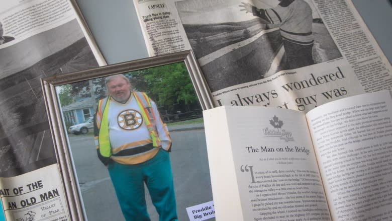 Freddie Wilson isn't dead — and he's still waving from his overpass