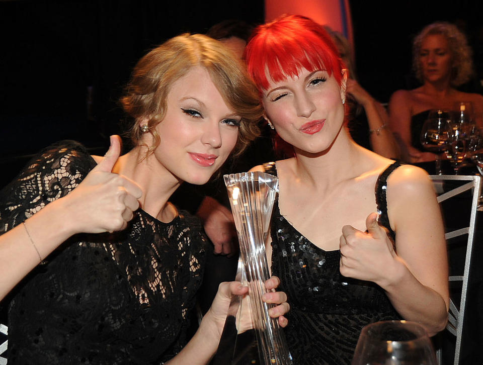 Taylor Swift Hayley Williams of Paramore. Photo by Rick Diamond/Getty Images