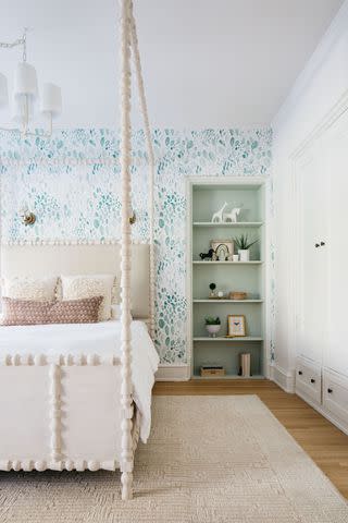 <p>Design by <a href="https://www.katemarkerinteriors.com/blog/2021/3/17/kate-markers-renovation-beautifying-those-bedrooms" data-component="link" data-source="inlineLink" data-type="externalLink" data-ordinal="1" rel="nofollow">Kate Marker Interiors</a> / Photo by <a href="https://margaretrajic.com/" data-component="link" data-source="inlineLink" data-type="externalLink" data-ordinal="2" rel="nofollow">Margaret Rajic</a></p>