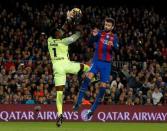 Football Soccer - Barcelona v Malaga - Spanish La Liga Santander - Camp Nou stadium, Barcelona, Spain - 19/11/16. Barcelona's Gerard Pique and Malaga's goalkeeper Carlos Kameni in action. REUTERS/Albert Gea -