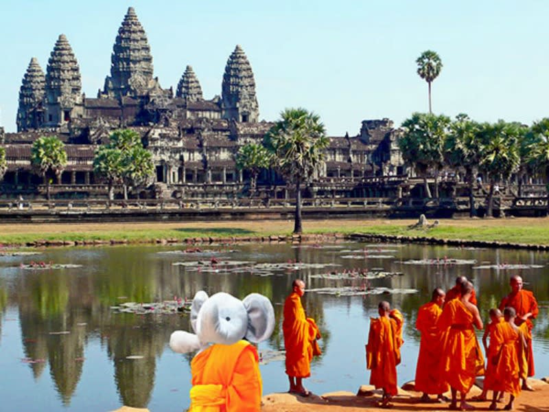 En Camboya, incluso pudo vestirse como un monje budista. Foto: Reddit.com/kungfujohnjon1