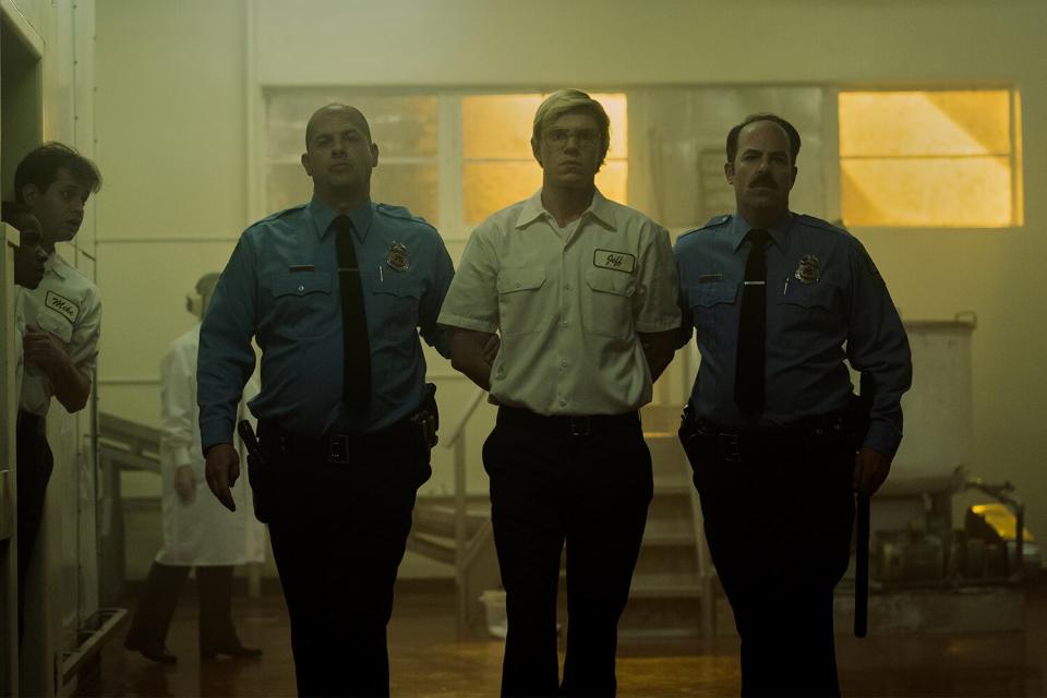 Dahmer. Monster: The Jeffrey Dahmer Story. (L to R) Mark Weiler as Officer, Evan Peters as Jeffrey Dahmer in episode 105 of Dahmer. Monster: The Jeffrey Dahmer Story.