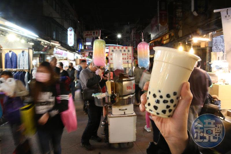 營養師高敏敏列出「各國奶茶熱量排行榜」，台灣珍奶攻占前兩名。（示意圖，本刊資料照）