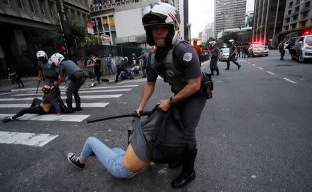 Riot police clash with demonstrators during a protest against President Michel Temer's proposal reform of Brazil's social security system in the general strike in Sao Paulo, Brazil, June 30, 2017. REUTERS/Leonardo Benassatto