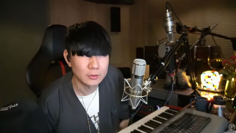 Lin said that his bangs were long enough to cover his eyes, and he needs a haircut after the quarantine. (Screenshot from the video)