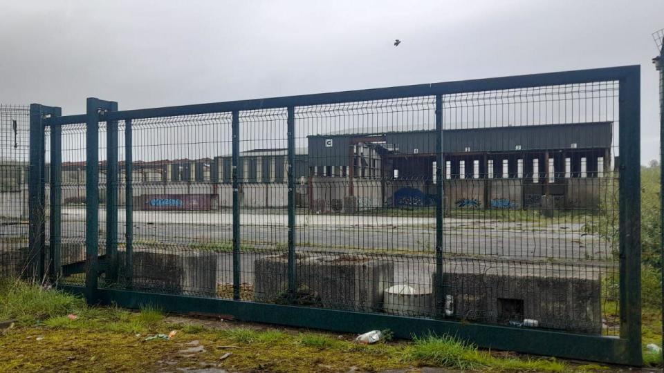 security gate at mobuoy road site in derry