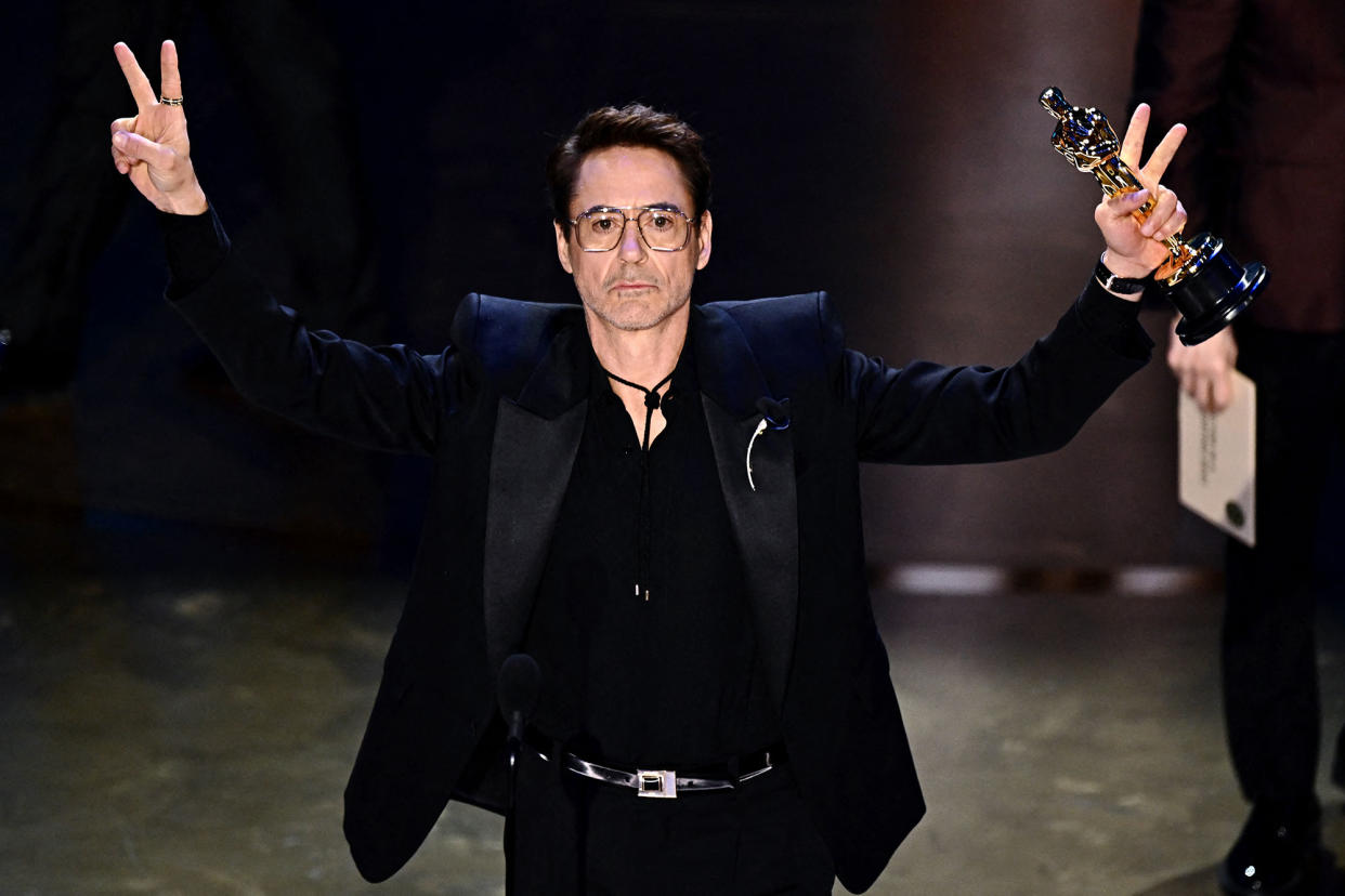 Feature Robert Downey Jr Wins Best Actor in a Supporting Role
