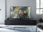 <p>La smart tv Panasonic FZ800 con pannello oled da 55 pollici (c’è anche in 65 pollici) 4k con una luminosità di 800 nits; è governato dal sistema operativo Firefox Os. Molto buona la compatibilità con gli standard hdr10, hdr10+ e hlg e doppio telecomando di cui uno tradizionale e uno con touchscreen. </p>