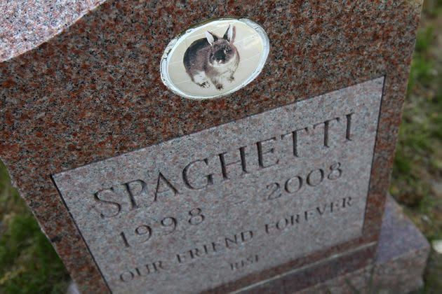 A gravestone marks Spaghetti's final resting place. (Photo: John Moore via Getty Images)