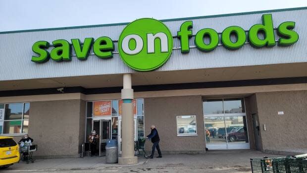 Save-On-Foods says it is closing its location in the downtown Parkwood Place mall and moving to another location in the city. The grocery giant did not provide a reason for the move.