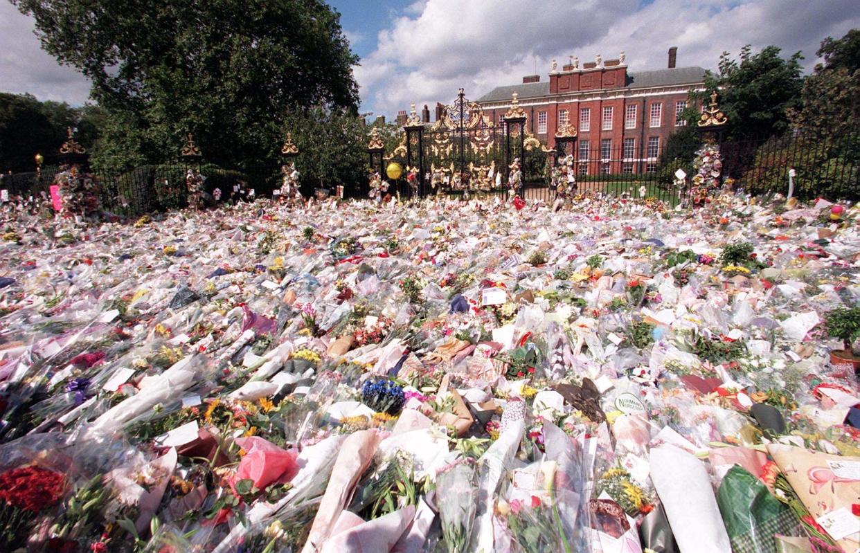 File picture dated 2.9.97 of the sea of flowers outside the gates of Kensington Palace where thousands of mourners from across Britain and the world payed their last respects to Diana, Princess of Wales. The committee set up to decide on ways to mark the life of Diana, Pricess of Wales today (Wednesday) backed a memorial garden at Kensington Palace. Other key proposals are for a 5 pound coin and nursing teams for children.