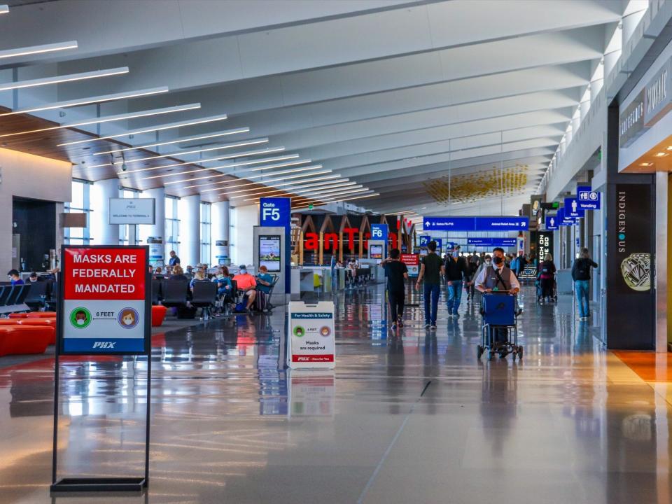 Flying Delta Air Lines During Pandemic Post-Middle Seat Block Ended 2021