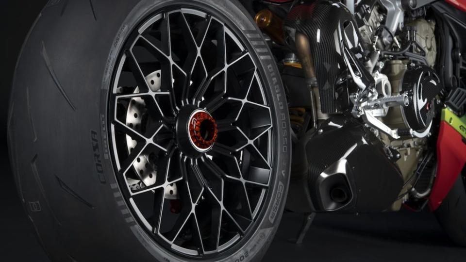 包含鍛造輪框 也都採用與Huracan STO相同風格的設計。(圖片來源/ Ducati)