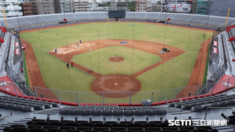新竹市立棒球場內景。（圖／記者劉彥池攝影）