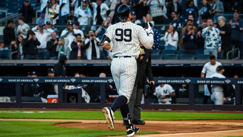 賈吉（Aaron Judge）炸裂洋基生涯第261轟，超越前任隊長基特（Derek Jeter）。（圖／翻攝自洋基推特）