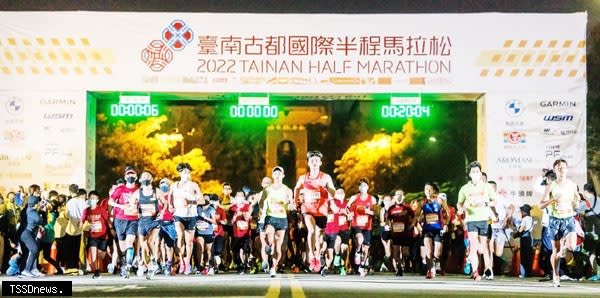 台南古都半程馬拉松每年都吸引大批跑友報名，今年人數再創歷史新高，盛會可期。（記者李嘉祥攝）