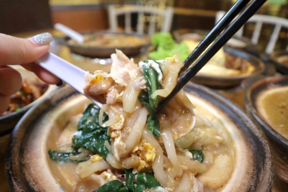 feng xiang pp - stir fried mee tai mak closeup