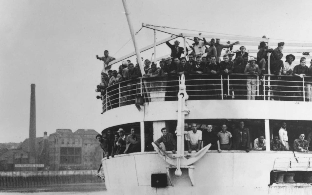 The ex-troopship 'Empire Windrush' arriving at Tilbury Docks in 1948 - HULTON ARCHIVE