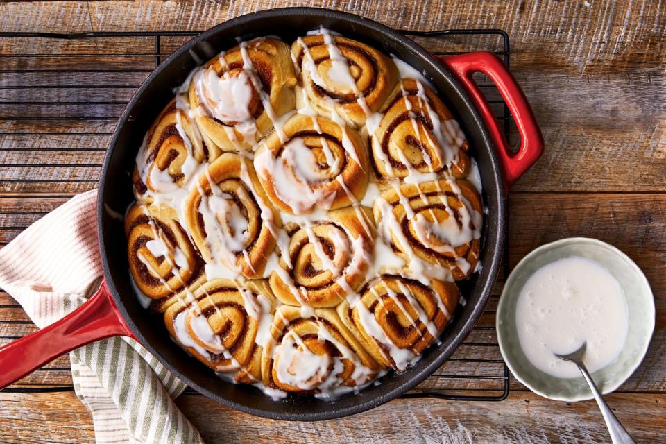 Apple Butter Cinnamon Rolls with Apple Cider Glaze