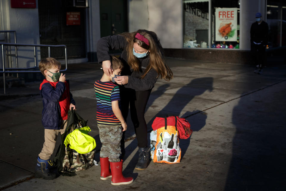 Los padres de Nueva York le han suplicado al gobernador Andrew Cuomo que relegue al alcalde y mantenga las escuelas abiertas. (Anna Watts/The New York Times) (Anna Watts/The New York Times).