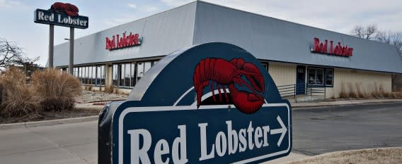 Waitress, Red Lobster Sued For $1 Million In Alleged Race Hoax