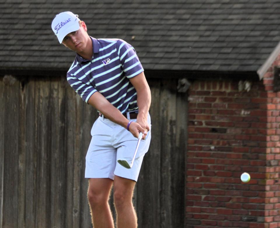 Williamsville's Will Seman chips on the practice green at The Rail Golf Course on Wednesday, Oct. 3, 2023.