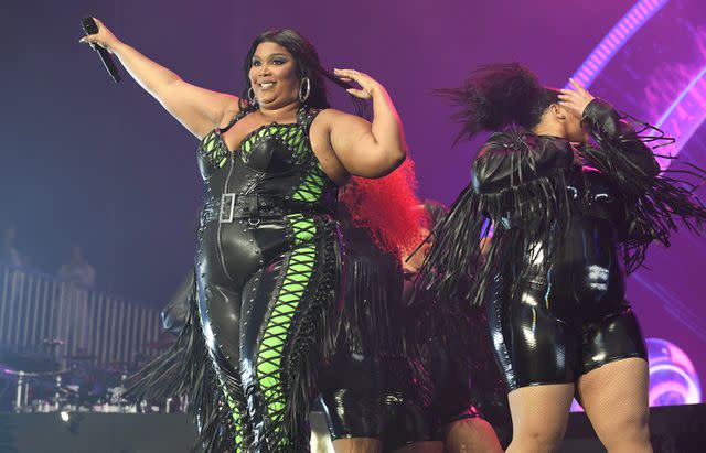 Lizzo Says She's Fed Up and Close to Giving Up on Music Because of  Body-Shamers - Yahoo Sports