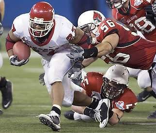 Rutgers’ Ray Rice breaks free from Ball State defenders Gonzalo Barinaga (56) and Sam Woodworth during the first half of the Scarlet Knights’ 52-30 win in the International Bowl Saturday.Adrian Wyld | Associated Press