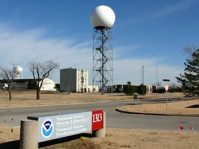 A NEXRAD radar at an operation center in Norman, Okla. <a href="https://en.wikipedia.org/wiki/NEXRAD#/media/File:LabNexrad.jpg" rel="nofollow noopener" target="_blank" data-ylk="slk:Andrew J. Oldaker/Wikipedia;elm:context_link;itc:0;sec:content-canvas" class="link ">Andrew J. Oldaker/Wikipedia</a>, <a href="http://creativecommons.org/licenses/by-sa/4.0/" rel="nofollow noopener" target="_blank" data-ylk="slk:CC BY-SA;elm:context_link;itc:0;sec:content-canvas" class="link ">CC BY-SA</a>