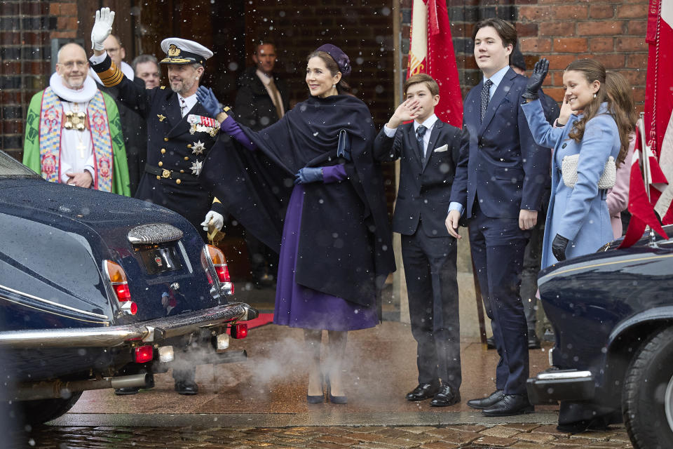 From second left, Denmark's King Frederik X, Queen Mary, Prince Vincent, Crown Prince Christian, Princess Isabella and Princess Josephine and greet the crowd after a service on the occasion of the change of throne in Denmark, in Aarhus Cathedral, Aarhus, Denmark, Sunday Jan. 21, 2024. Its the first public appearance in Jutland by Denmark's new King and Queen since the change of throne last Sunday. (Mikkel Berg Pederson/Ritzau Scanpix via AP)