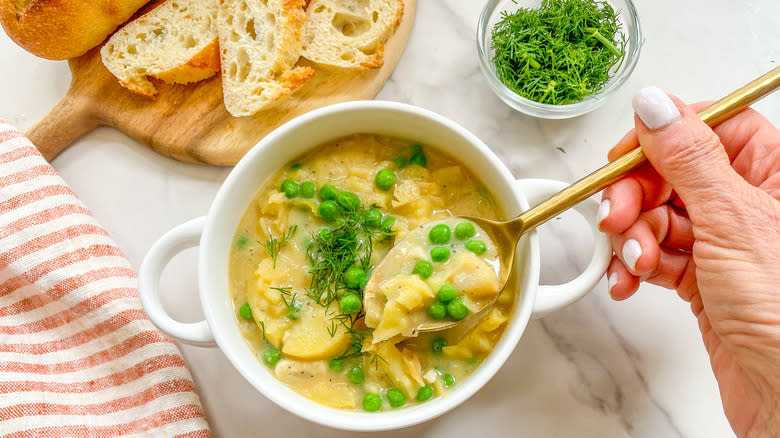 Potato pea soup with bread