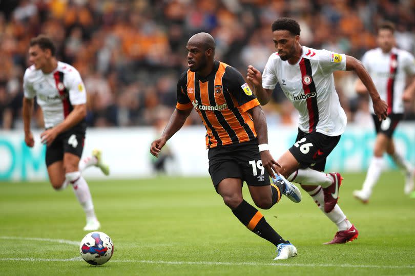 Óscar Estupiñán in action for Hull City last season