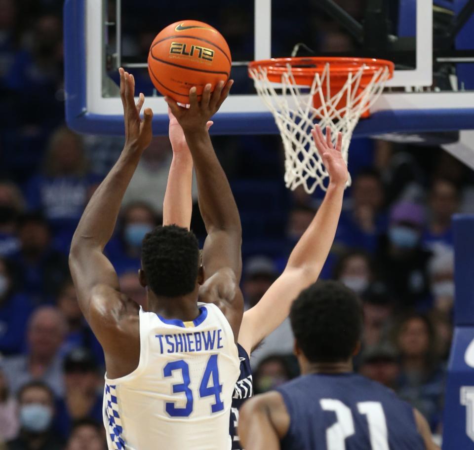 Kentucky’s Oscar Tshiebwe scores against North Florida.Nov. 26, 2021