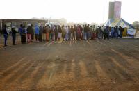 Voters queue to cast their ballots in Bekkersdal, near Johannesburg May 7, 2014. (REUTERS/Mike Hutchings)