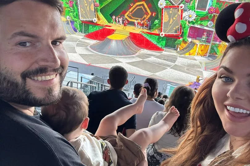 Scarlett and her son and fiance, are on their first holiday together