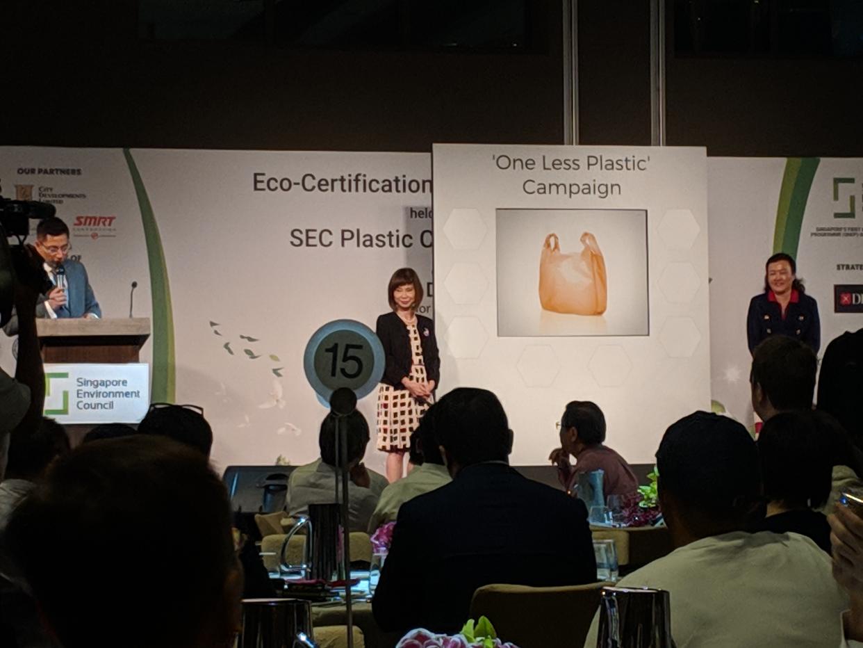 Guest-of-Honour and Senior Minister of State for Environment and Water Resources Dr Amy Khor (centre) and SEC chairman Isabella Huang-Loh at the SEC’s 2018 eco-certification appreciation lunch on Wednesday. (PHOTO: Wong Casandra/Yahoo News Singapore)