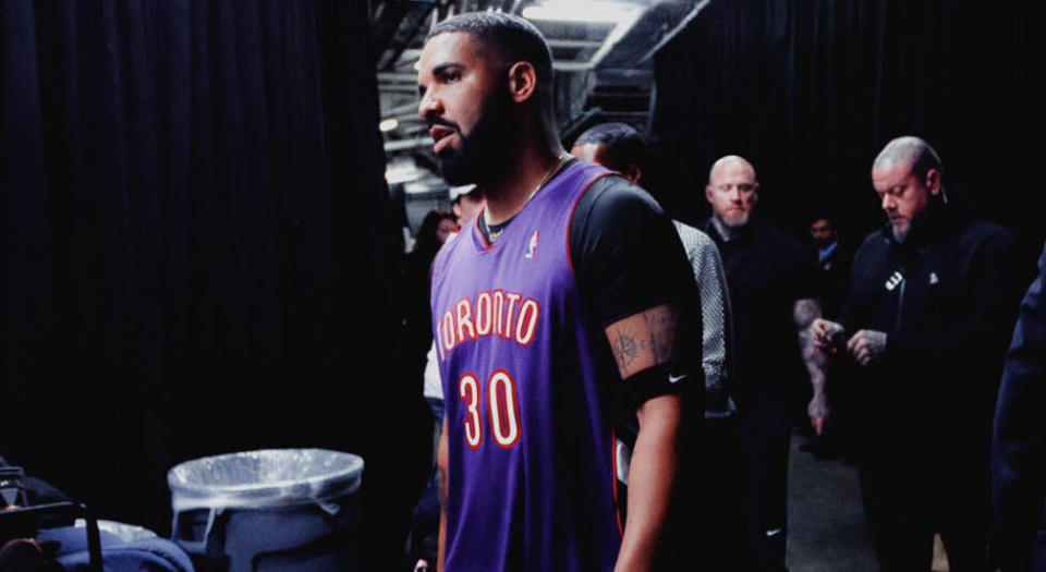 Drake wore Dell Curry's Raptors jersey in an effort to troll Golden State Warriors star Steph Curry ahead of Game 1 of the NBA Finals. (Kishan Mistry/Yahoo Sports Canada) 