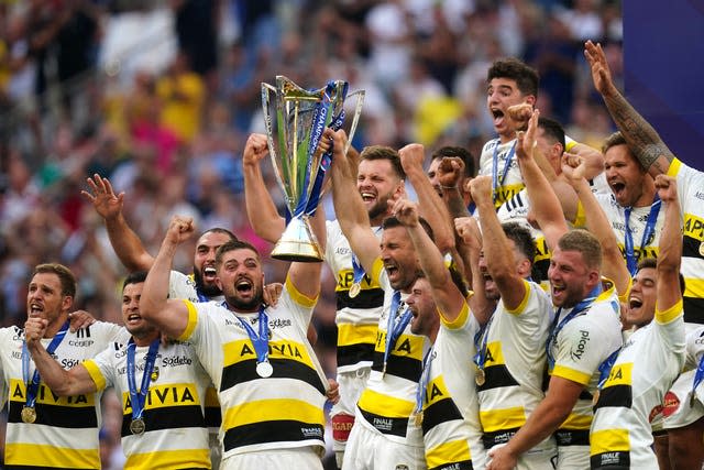 La Rochelle players celebrate with the trophy