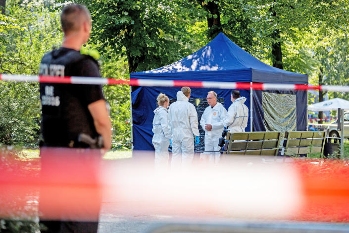 Forensic experts work at the site of a crime scene of the assassination of Zelimkhan Khangoshvili (Christoph Soeder / DPA/AFP via Getty Images)