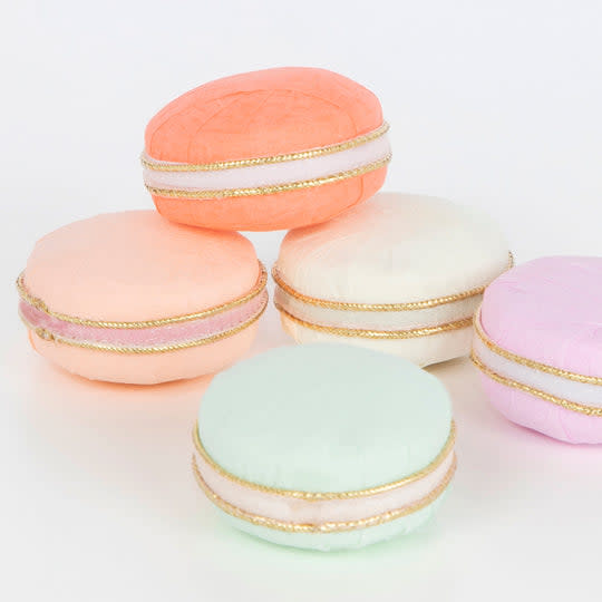 <p><a href="https://go.redirectingat.com?id=74968X1596630&url=https%3A%2F%2Fmerimeri.com%2Fproducts%2Fladuree-paris-macaron-surprise-balls-x-5&sref=https%3A%2F%2Fwww.goodhousekeeping.com%2Fholidays%2Fgift-ideas%2Fg40754200%2Fgifts-for-tea-lovers%2F" rel="nofollow noopener" target="_blank" data-ylk="slk:Shop Now;elm:context_link;itc:0;sec:content-canvas" class="link ">Shop Now</a></p><p>Ladurée Paris Macaron Surprise Balls</p><p>merimeri.com</p><p>$28.00</p>