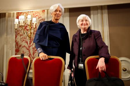 U.S. Federal Reserve Chair Janet Yellen (R) and IMF President Christine Lagarde (L) attend a conference of central bankers hosted by the Bank of France in Paris November 7, 2014. REUTERS/Charles Platiau