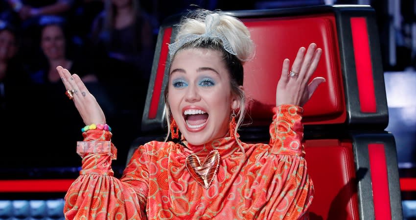 Miley Cyrus’s latest Insta pic reminded us that she’s insanely good at yoga, and we think we need to start stretching