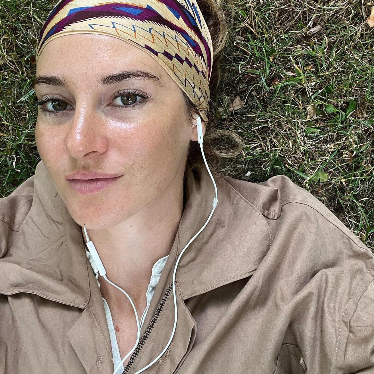 https://www.instagram.com/p/CfZqv1wrvN0/ shailenewoodley Verified to the month of june : putting macro whack world events aside for a minute, on a micro level, you nurtured this woman’s head + heart. you gave me oxygen in the form of friends, babies, trees, magic, DANCING, animals, salt, sun, deep conversations, six packs from laughing, availability in the form of tears, PLAY, sunrises, hallway tag, goofiness, spontaneity, pita bread (so much pita!), hellos and goodbyes. a beautiful wise italian in new york told me this would be the best month ever, and he was not wrong. (no shame shoutout: his name is dante sabatino + if you go to his website you may be stoked). (www.tarotbydante.com). god i’m grateful!!!!!!!!!!!!!!! Edited · 1h