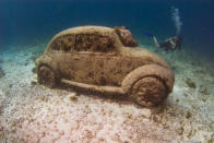 At the underwater museum near Cancun this concrete version of a bug is sitting on the bottom on the sea floor. Quintana Roo, Mexico (<a href="http://www.flickr.com/photos/bcampbell65/7574422564/in/pool-yahoo-break-news/
" rel="nofollow noopener" target="_blank" data-ylk="slk:Photo by b.campbell65 on Flickr.;elm:context_link;itc:0;sec:content-canvas" class="link ">Photo by b.campbell65 on Flickr.</a>)