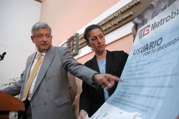 Andrés Manuel López Obrador cuando era jefe de Gobierno del DF junto con Claudia Sheinbaum