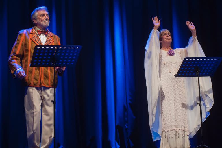 Héctor Gióvine y Virginia Lago en Gracias, María Elena, el bello recorrido por parte de la obra de la gran poetiza